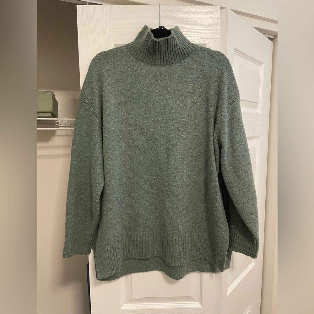 H&M Oversized Turtleneck Sweater in Green